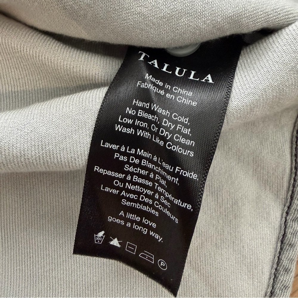 Aritzia Talula Gray Button-Down Shirt – 100% Rayon Soft Long Sleeve Size small - Picture 6 of 9